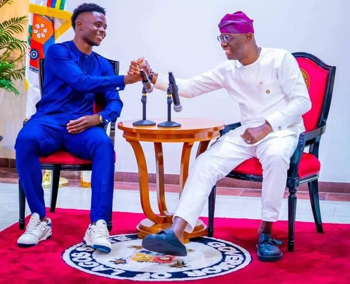 PHOTOS: SANWO-OLU HOSTS ARSENAL STAR, BUKAYO SAKA; GETS SIGNED JERSEY