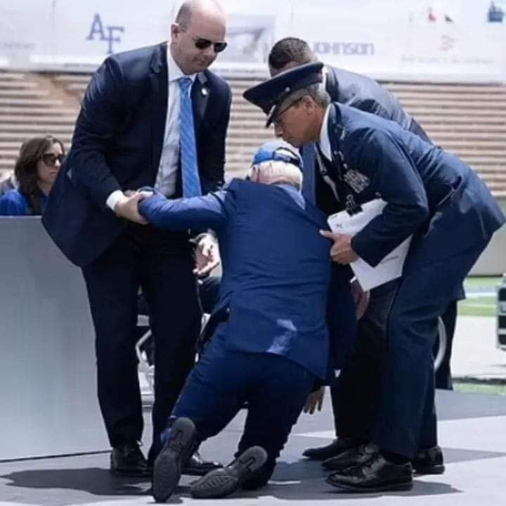 U.S PRESIDENT, BIDEN FALLS AT AIR FORCE ACADEMY GRADUATION