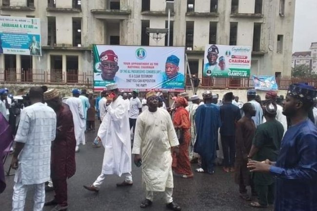 GANDUJE'S JUBILANT SUPPORTERS BESIEGE APC SECRETARIAT 