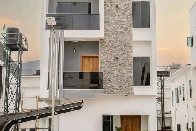 PHOTOS: SKIT-MAKER BRAIN JOTTER SHOWS OFF NEW HOUSE AS HE HITS 1M SUBSCRIBERS ON YOUTUBE