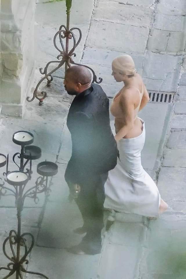 PHOTOS: KANYE WEST, WIFE, BIANCA, STEP OUT BAREFOOT IN ITALY