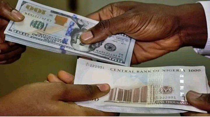 NAIRA GAINS, EXCHANGES AT N757.51 TO DOLLAR