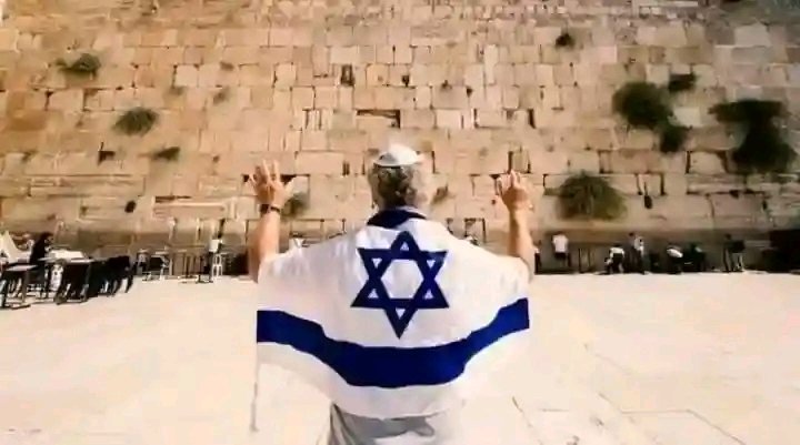 A rich man was once interviewed on an Israeli TV programme. He was a billionaire.
